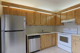 1570 Park Meadows Dr in Ft. Myers, FL - Building Photo - Building Photo