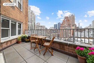 327 E 66th St in New York, NY - Building Photo - Building Photo
