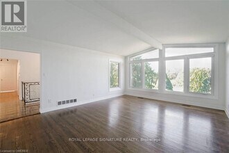 14 Burnhamthorpe Rd W in Oakville, ON - Building Photo - Building Photo
