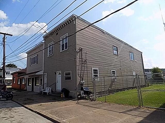 212 5th St, Unit Second floor in Avonmore, PA - Building Photo - Building Photo