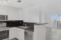 10 Aragon Ave, Unit 913 in Coral Gables, FL - Building Photo - Building Photo