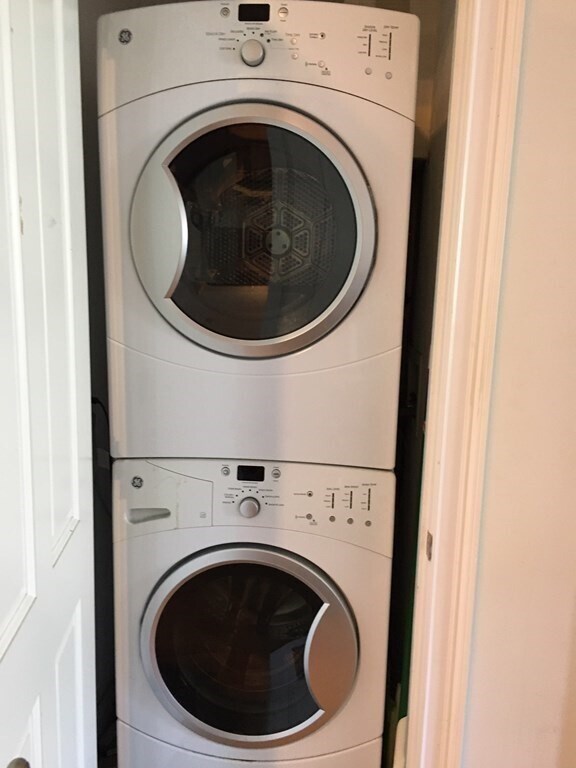 1081 Beacon St, Unit 2 in Brookline, MA - Building Photo - Building Photo