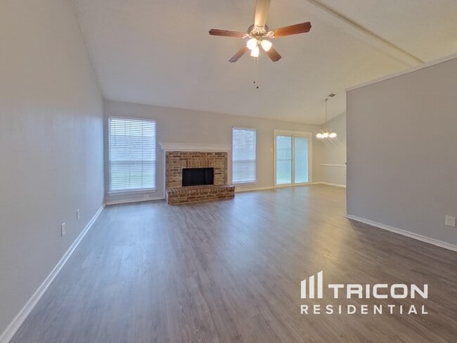 160 Westwood Dr in Rockwall, TX - Foto de edificio - Building Photo