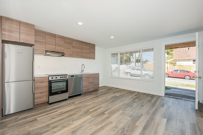1211 Northeast 56th Street, Unit Apt 1215 in Seattle, WA - Building Photo - Building Photo