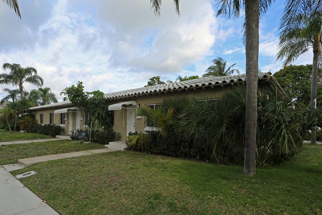 401-413 53rd St in West Palm Beach, FL - Building Photo