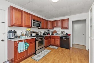 21 Bentley St in Boston, MA - Building Photo - Building Photo