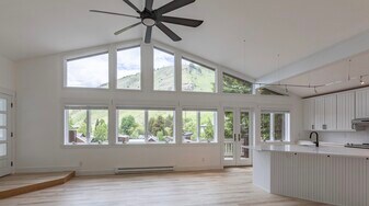 245 N Glenwood St in Jackson, WY - Building Photo