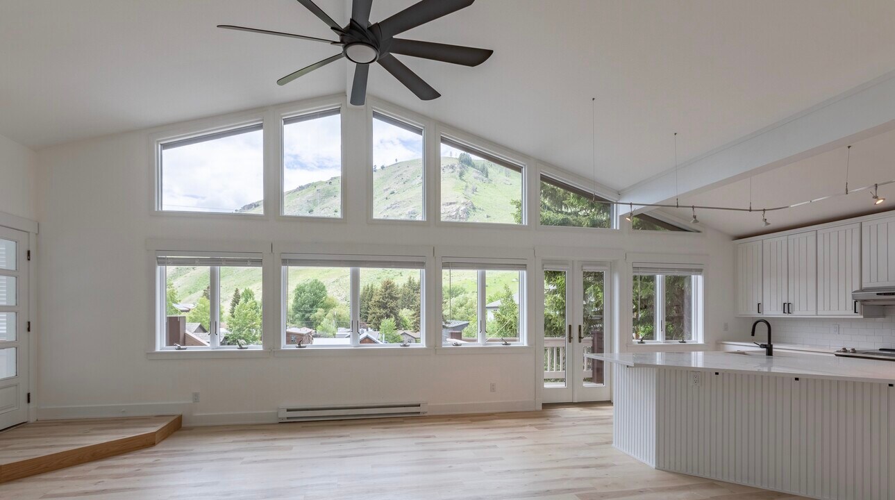 245 N Glenwood St in Jackson, WY - Foto de edificio