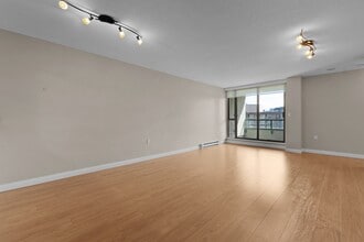 7380 Elmbridge Way in Richmond, BC - Building Photo - Building Photo