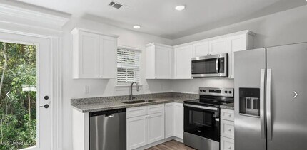 913 Motsie Rd in Biloxi, MS - Foto de edificio - Building Photo