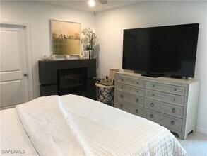 12134 Monterey Pine Ln in Ft. Myers, FL - Foto de edificio - Building Photo