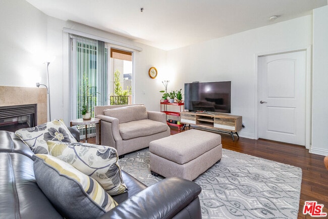 property at 5132 W Maplewood Ave