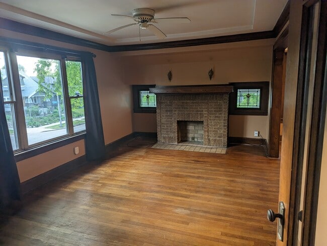 2976 N Newhall St, Unit Duplex upper