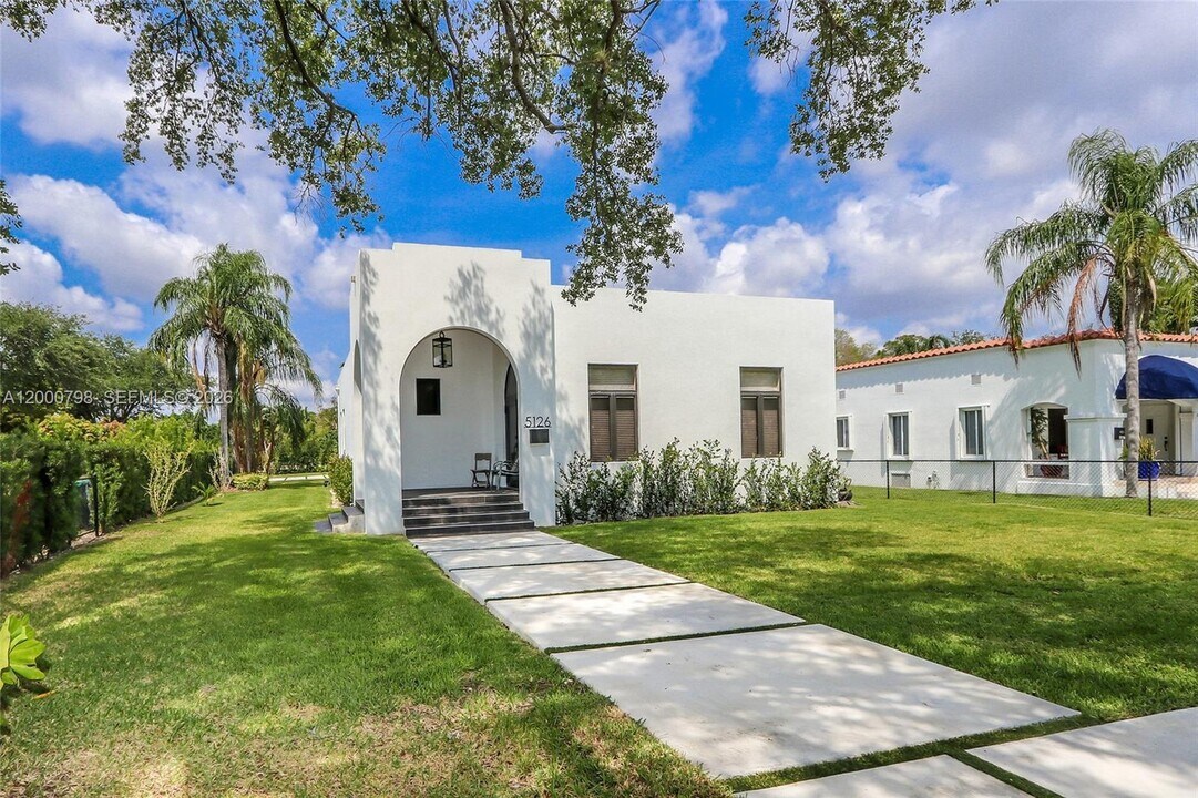5126 SW 57th Ave in Miami, FL - Building Photo
