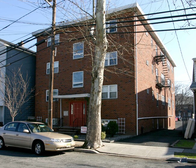 298-300 Belmont Ave in Belleville, NJ - Foto de edificio - Building Photo