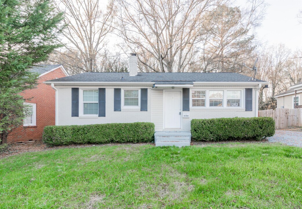 2108 Highland St in Charlotte, NC - Building Photo