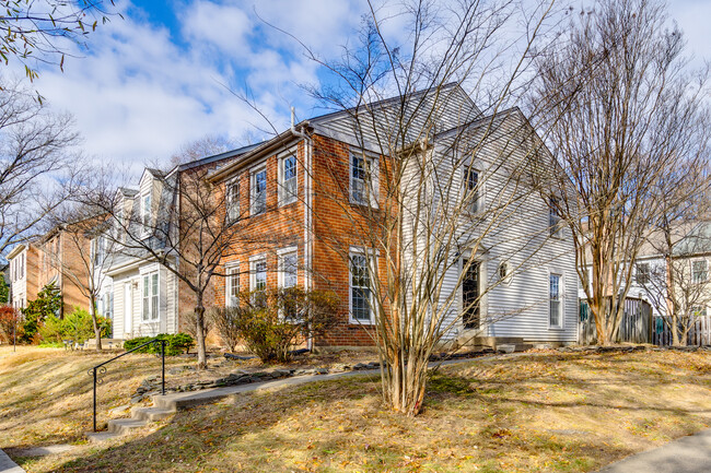 3983 Wilcoxson Dr in Fairfax, VA - Building Photo - Building Photo