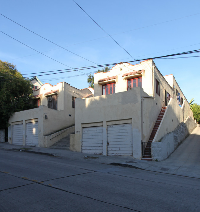 1111 Douglas St in Los Angeles, CA - Building Photo