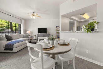 16220 N 7th St, Unit 2 in Phoenix, AZ - Building Photo - Building Photo
