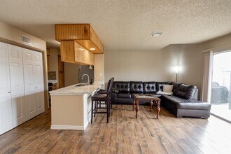 250 El Dorado Blvd in Webster, TX - Building Photo - Building Photo