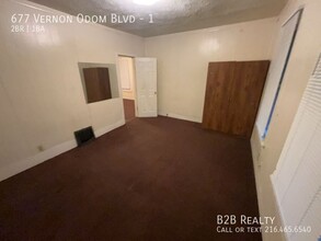 677 Vernon Odom Blvd in Akron, OH - Building Photo - Building Photo