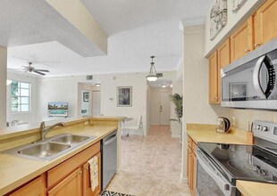 9857 Baywinds Blvd in West Palm Beach, FL - Building Photo - Building Photo