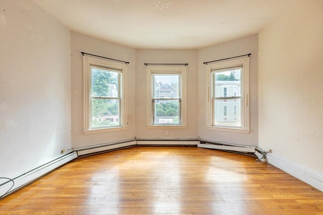 60 Hillside St, Unit 3