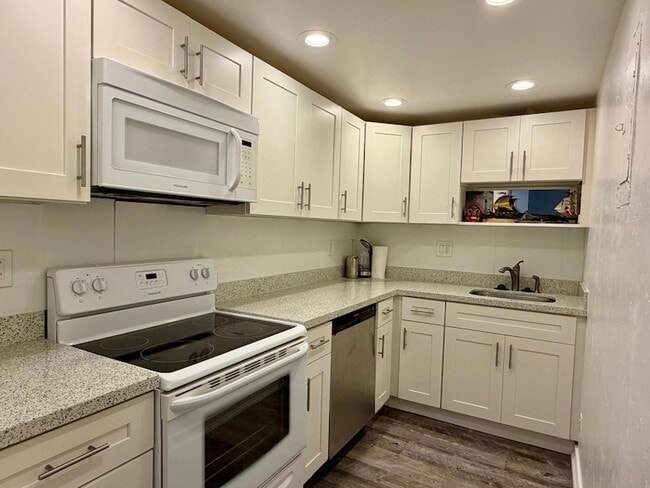 property at 3000 Riomar St