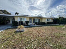 264 Glen Oak Rd in Venice, FL - Building Photo