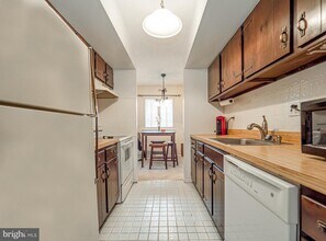 1906 Valley Dr, Unit 1906 in West Chester, PA - Foto de edificio - Building Photo