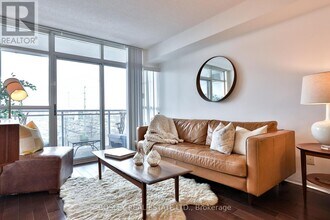 1600 Charles St in Whitby, ON - Building Photo - Building Photo