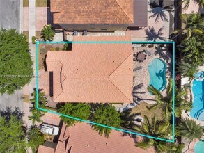 11012 NW 59th St in Doral, FL - Building Photo - Building Photo