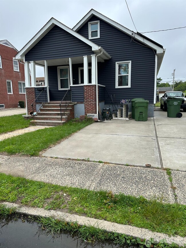 6 Furman Ave in Sayreville, NJ - Building Photo - Building Photo