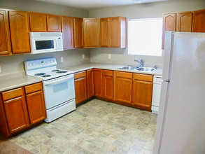 4 bedroom/2 Bath Town home for rent! in Lincoln, NE - Building Photo - Building Photo