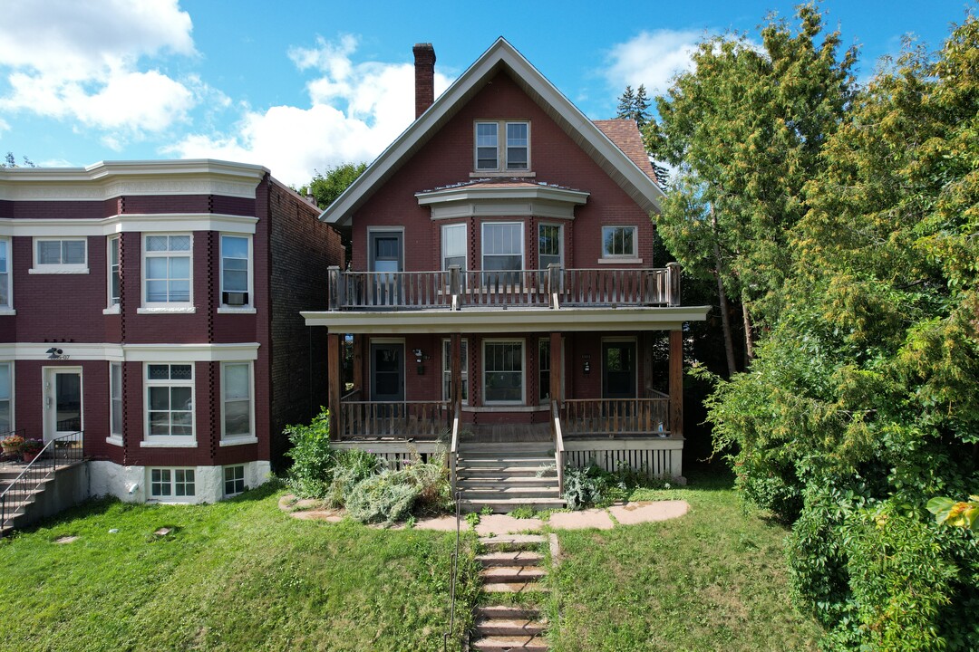 1111 E 4th St, Unit 2 in Duluth, MN - Foto de edificio