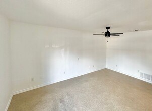 809 W Avenue D in Belton, TX - Building Photo - Building Photo