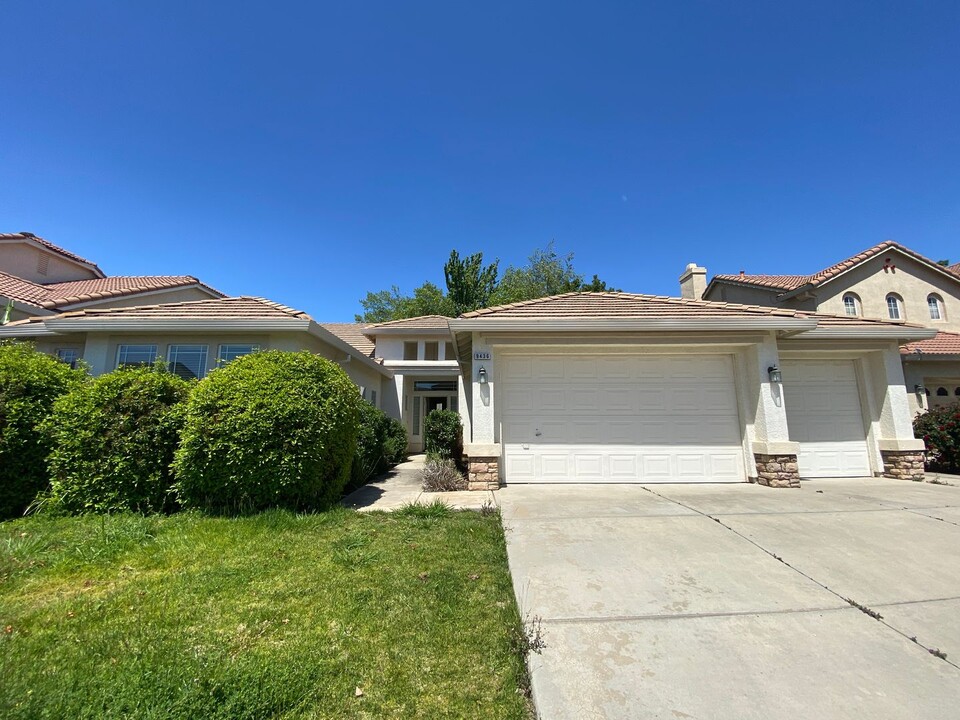 9436 Winding River Way in Elk Grove, CA - Building Photo