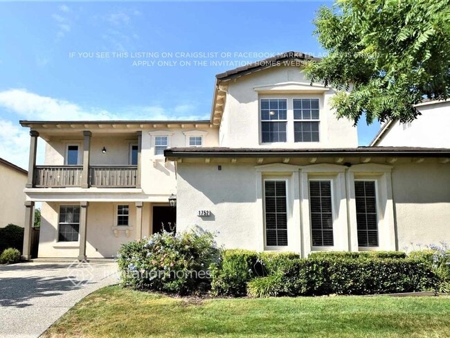 property at 1752 Langholm Way