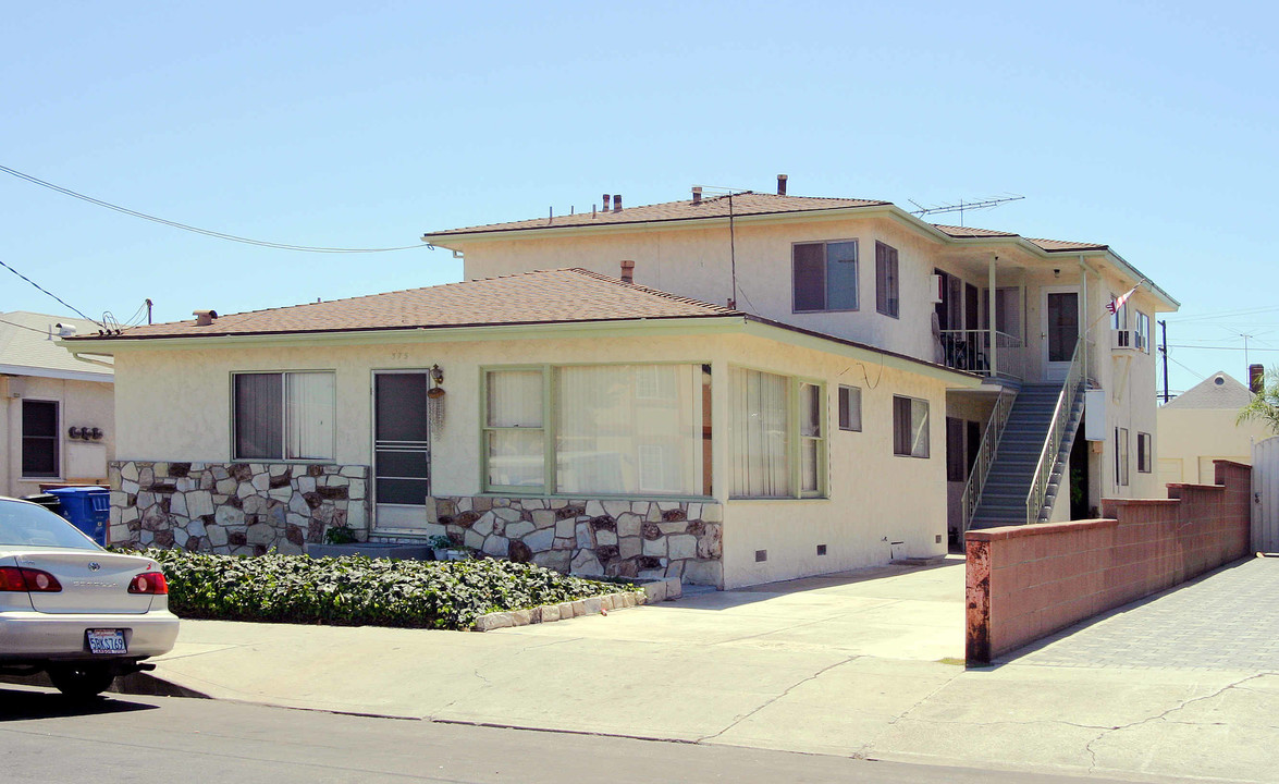 575 W 11th St in San Pedro, CA - Building Photo