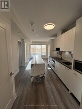 18 Water Walk Dr in Markham, ON - Building Photo - Building Photo