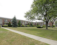 Val-Mar Manor in St. Clair Shores, MI - Foto de edificio - Building Photo