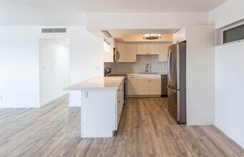 651 Pine Dr, Unit 306 in Pompano Beach, FL - Building Photo - Building Photo