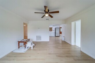 2562 18th Ave N in St. Petersburg, FL - Building Photo - Building Photo
