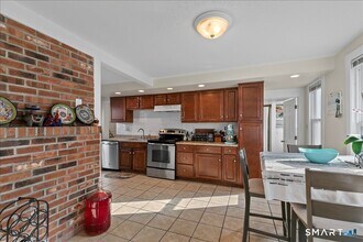 17 Clinton St in Milford, CT - Building Photo - Building Photo