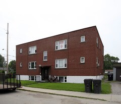 252 16th St in Toronto, ON - Building Photo