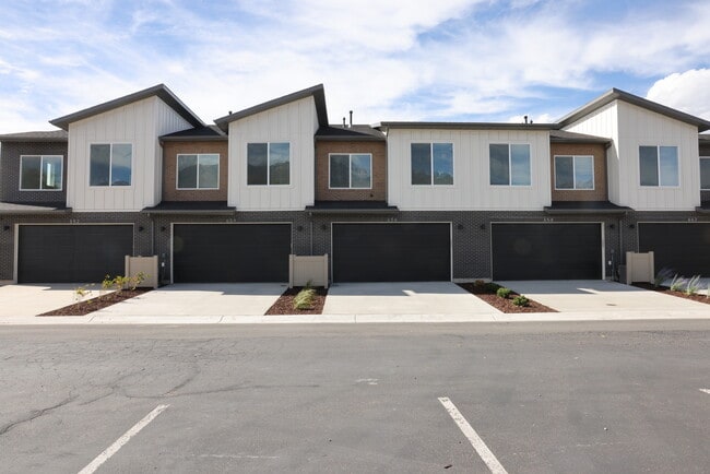 The Point Townhomes in Draper, UT - Building Photo - Building Photo