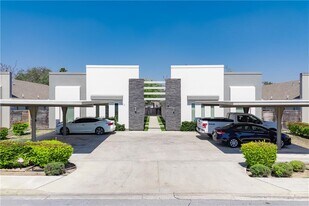 22 West Dr in Pharr, TX - Building Photo