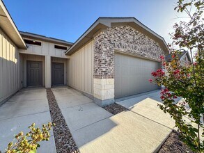 9306 Frio Lndg in Converse, TX - Building Photo - Building Photo