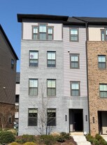 13230 Woodland Park Rd in Herndon, VA - Building Photo