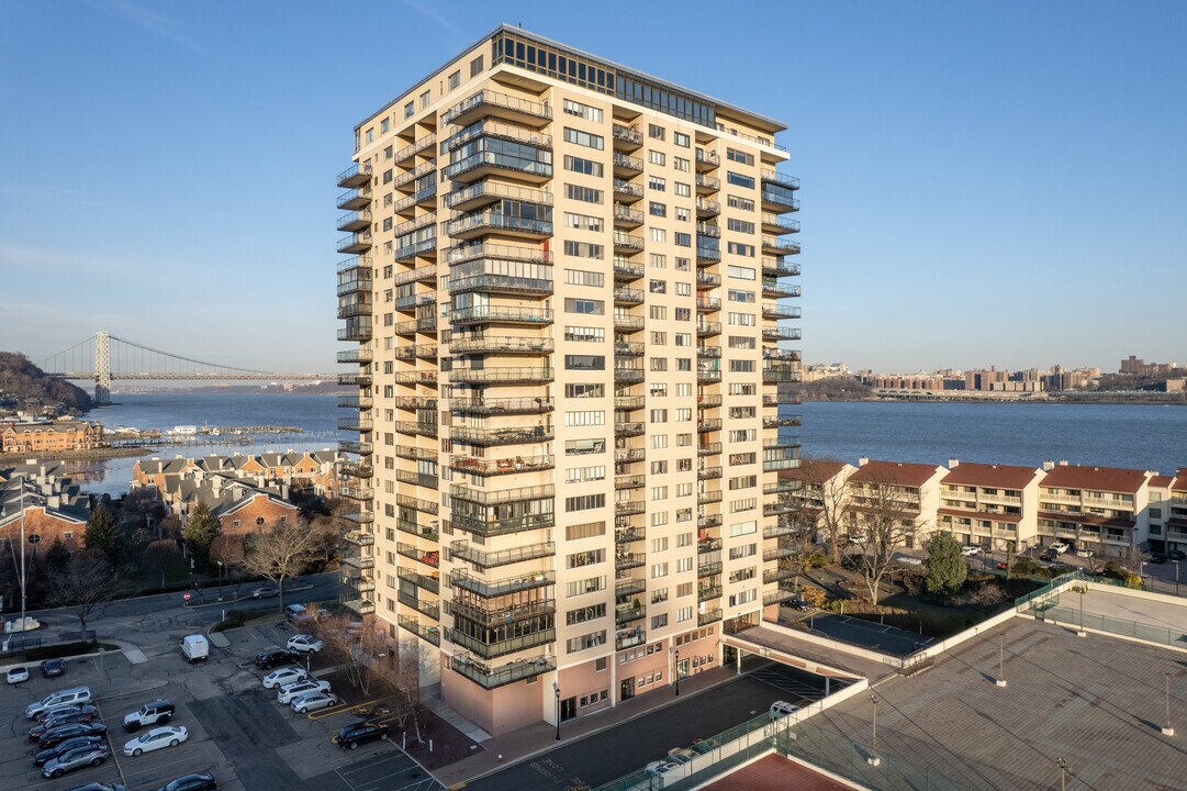 Hudson Harbor in Edgewater, NJ - Foto de edificio